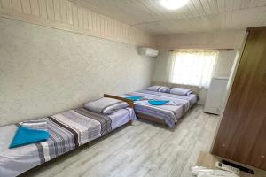 Трёхместный номер комфорт с видом на бассейн, Витязево