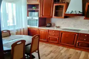 Уютная квартира рядом с Ж/Д и автовокзалом, Нижневартовск