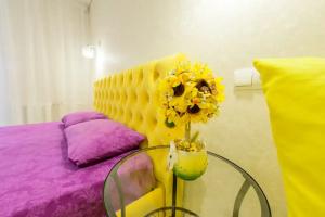 Дом вдали, Владимир