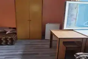 Комната в частном доме с уютным двориком
