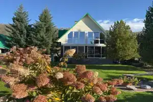 Дом на первой линии Катуни (Манжерок), Манжерок