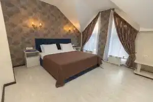 Двухместный номер с 1 кроватью люкс с рабочим местом, Томск