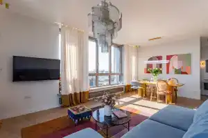 Панорамное остекление,32-й этаж и Фонтаны на территории., Москва