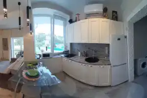 Квартира у моря, Партенит