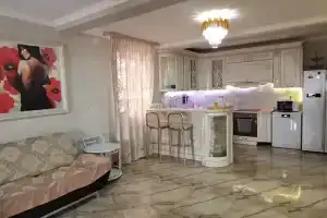 Роскошный дом под ключ с видом на город и море, Сухум