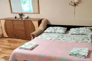 Отдельный номер со всеми удобствами, Приморский