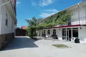 Гостевой дом с бассейном, Песчаный