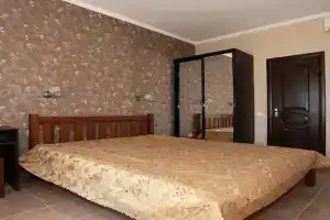 Комната на 2 человека с индивидуальной террасой на 1 этаже, Коктебель