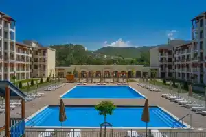 Квартира на море, с бассейнами летом, гольфом, теннисом, горами, Сукко