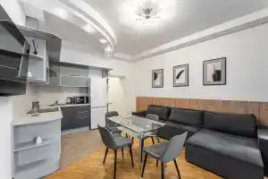 Современная трешка на Цветном, Москва