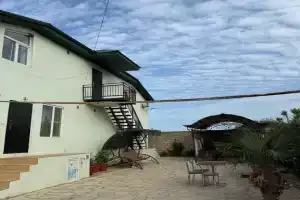 Дача у берега моря