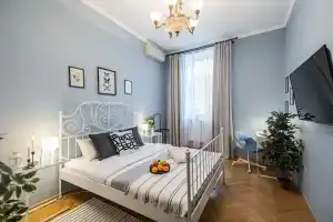 Стильная четверка с видом на МИД, Москва