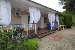 Апартаменты отдыхающим, Кучугуры