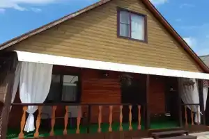 Уютный семейный домик на берегу моря — заедь и живи!