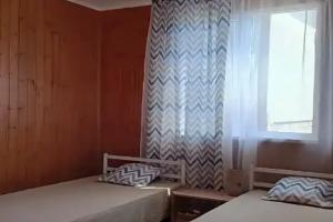 Двухместный номер с 2 отдельными кроватями с удобствами, Гагра