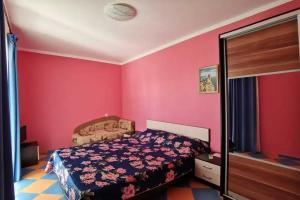 Трёхместный номер с видом на море, Береговое