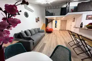 Комфортный двухуровневый апартамент в элитном комплексе