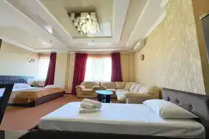 Трёхместный номер люкс, Краснодар