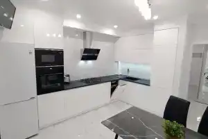 Люкс в центре в новом доме с парковкой и видами на город