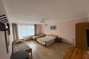 Четырёхместный номер Люкс с балконом, Солоники