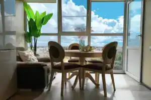 Шикарная квартира с панорамным окном для 4