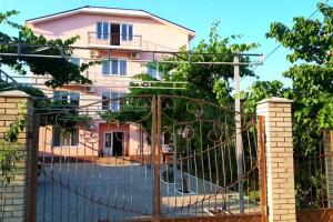 "Номер улучшенный с видом на горы", Коктебель