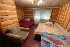 Четырёхместный номер N2, Мир
