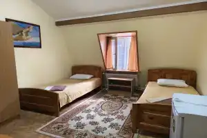 Двухместный номер с 2 отдельными кроватями Стандартный Однокомнатный Номер (ванная комната в номере, вид на внутренний двор)