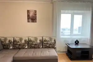 Квартира с видом на мост через бухту Золотой Рог возле театра, Владивосток