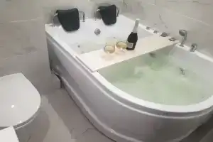 Джакузи у Аэропарка, Брянск