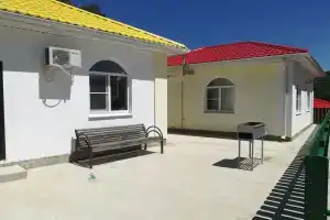Небольшой уютный дом для семeйногo отдыxа, Небуг