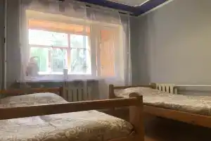Уютная комната в 4х комнатной квартире с балконом рядом парком отдыха