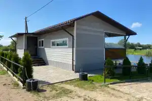 Дом с террасой на берегу реки Кобонка, Кобона