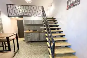 Двухуровневая студия, Москва