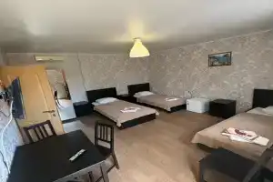 Трёхместный номер 10, Таганрог