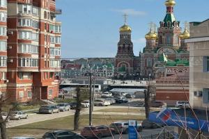 Вознесенская 80- с видом на достопримечательности и набережную и храмы, Йошкар-Ола