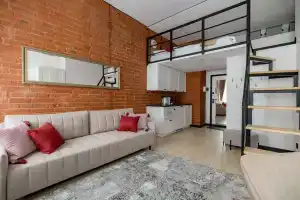 Квартира с новым ремонтом с пешей доступности до Красной Площади, Москва