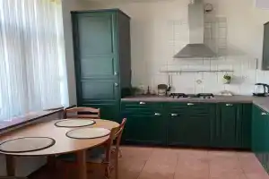 Большая квартира рядом с Александро-Невской лаврой, Санкт-Петербург