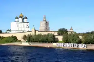 Двухкомнатные апартаменты с видом на Псковский Кремль, Псков