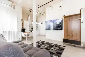 New lux apart с 3-спальнями в центре поляны
