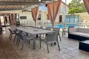 Элитный дом у моря с бассейном и парной