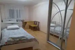 Уютная квартира, комнаты  раздельные,  два кондиционера., Орджоникидзе