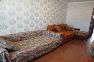Многоместная комфортная квартира с балконом, Магадан