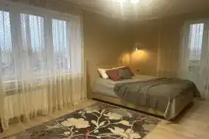 Уютная двухкомнатная квартира в спальном районе с шикарным вид