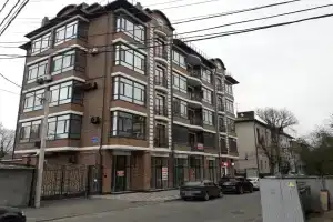 Красивая и уютная квартира в новом  элитном доме с лифтом, в Центре
