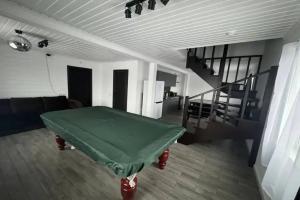 Дом у пруда