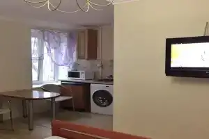 Уютная однокомнатная квартира рядом с Каскадом, Омск