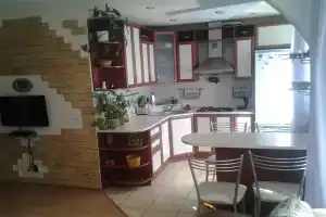 Квартира с видом на горы в центре Домбая