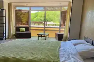 Новый апартамент с кухней