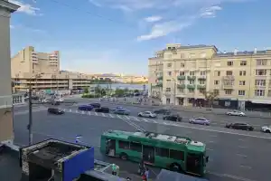 Уютная двушка в центре с видом на озеро Кабан
